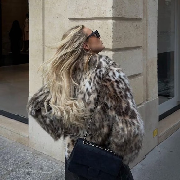 🌟 NEW 🌟 Chic Leopard Print Faux Fur Jacket - Picture 2 of 11